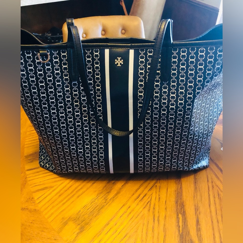 Tory Burch chain link black & white large tote bag.